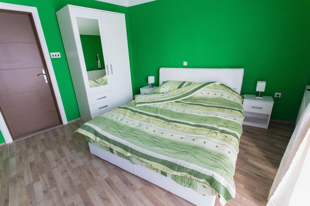 Hostel Day 'n' Night Ni